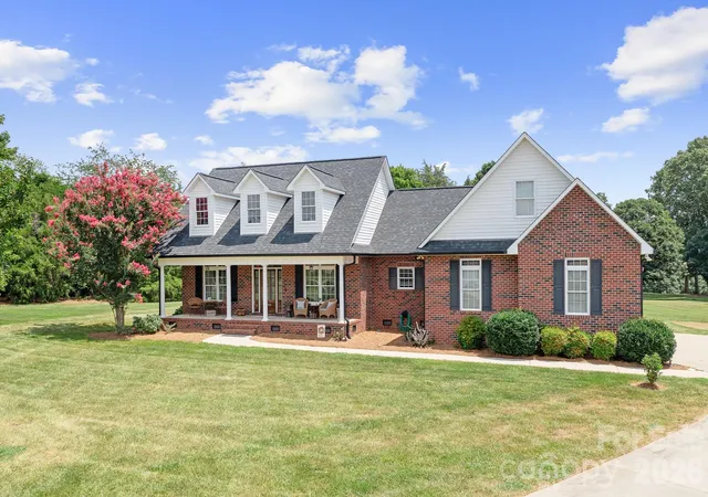 Photo 2 of Single family home for sale at 4380 Woodsbury Ln, Lincolnton, NC 28092 | MLS# 4386185 | Listing updated on 2026-09-25
