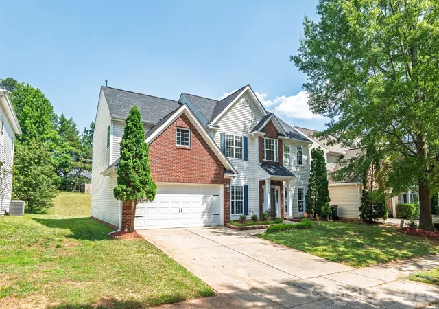 Photo 1 of Single family home for sale at 2508 Oakdale Crk Ln #17, Charlotte, NC 28216 | MLS# 4386227 | Listing updated on 2026-08-08