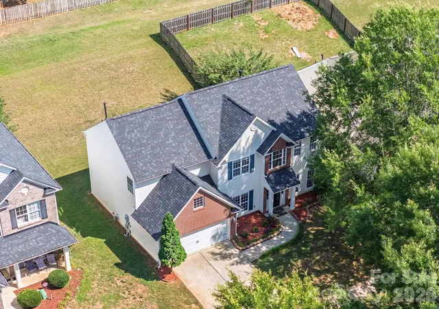 Photo 2 of Single family home for sale at 2508 Oakdale Crk Ln #17, Charlotte, NC 28216 | MLS# 4386227 | Listing updated on 2026-08-08