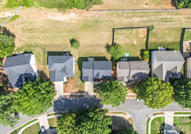 Photo 3 of Single family home for sale at 2508 Oakdale Crk Ln #17, Charlotte, NC 28216 | MLS# 4386227 | Listing updated on 2026-08-08