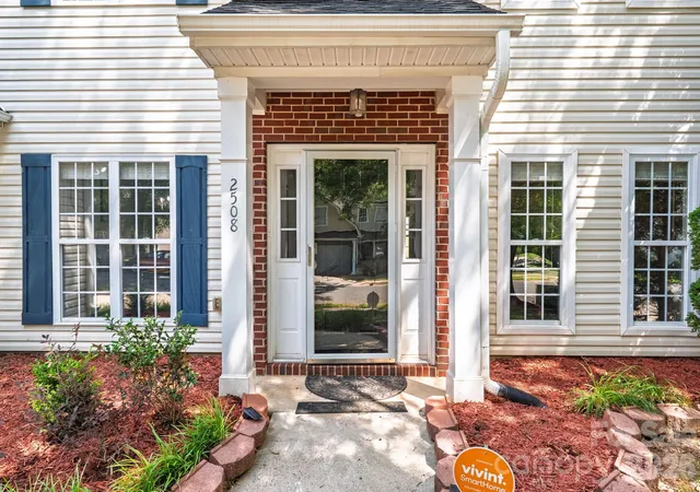 Photo 4 of Single family home for sale at 2508 Oakdale Crk Ln #17, Charlotte, NC 28216 | MLS# 4386227 | Listing updated on 2026-08-08