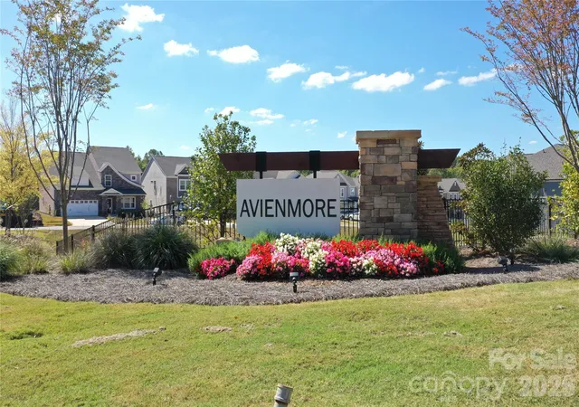 Photo 3 of Sale Pending at 11217 Lochmere Rd, Charlotte, NC 28278 | MLS# 4386235 | Listing updated on 2026-06-25