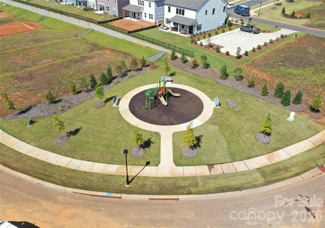 Photo 5 of Sale Pending at 11213 Lochmere Rd, Charlotte, NC 28278 | MLS# 4386244 | Listing updated on 2026-06-03