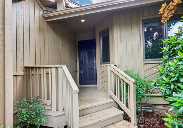 4th image of 405 Wild Oak Ln, Hendersonville, NC 28791 | MLS# 4386247