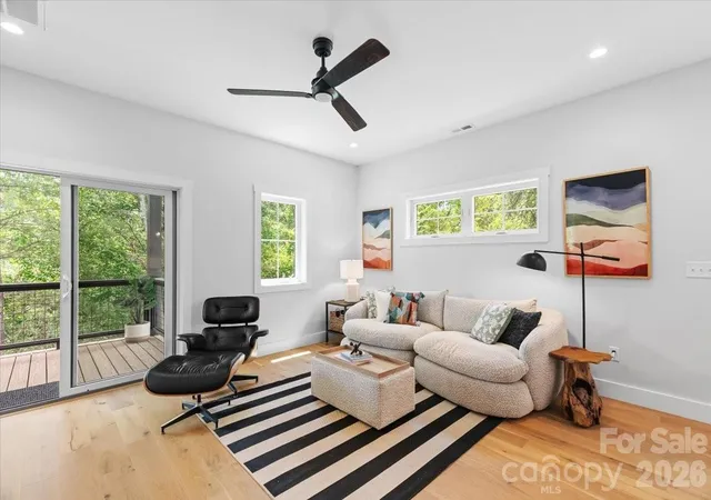 Photo 3 of Single family home for sale at 8 Wildwood Park Knoll, Weaverville, NC 28787 | MLS# 4386318 | Listing updated on 2026-08-21