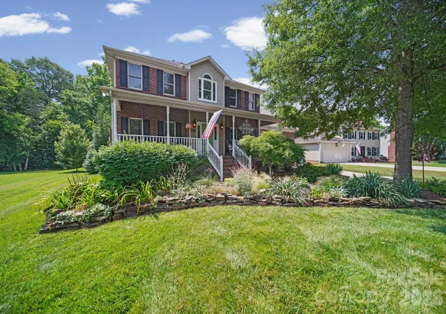 Photo 4 of Single family home for sale at 8513 Middleton Cir, Harrisburg, NC 28075 | MLS# 4386336 | Listing updated on 2026-09-16