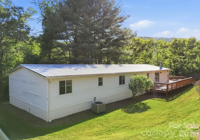 Photo 1 of Single family home for sale at 118 Heather Dr, Asheville, NC 28806 | MLS# 4386340 | Listing updated on 2026-10-05
