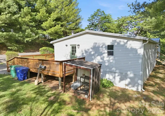 Photo 3 of Single family home for sale at 118 Heather Dr, Asheville, NC 28806 | MLS# 4386340 | Listing updated on 2026-10-05