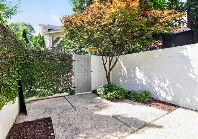 2nd image of 432 E Park Ave #C, Charlotte, NC 28203 | MLS# 4386368