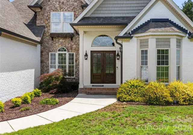 Photo 2 of Single family home for sale at 2015 Pierson Dr, Lancaster, SC 29720 | MLS# 4386395 | Listing updated on 2026-09-23