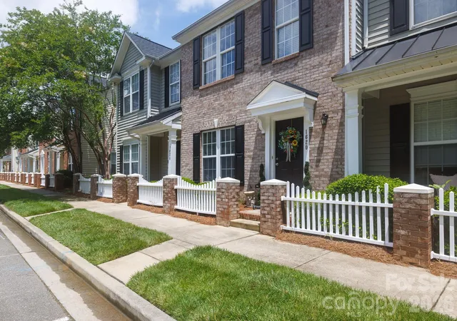 3rd image of 1620 Chamberside Dr, Rock Hill, SC 29730 | MLS# 4386425
