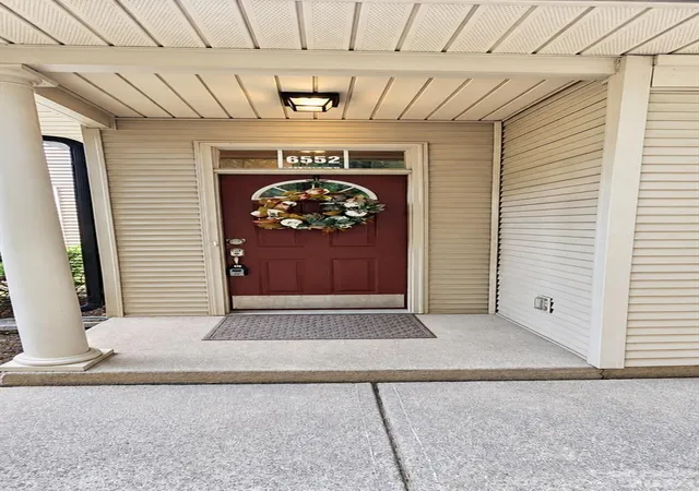 Listing Photo 3 - Condo for sale in building located at 6552 Quarterbridge Ln, Charlotte, NC 28262