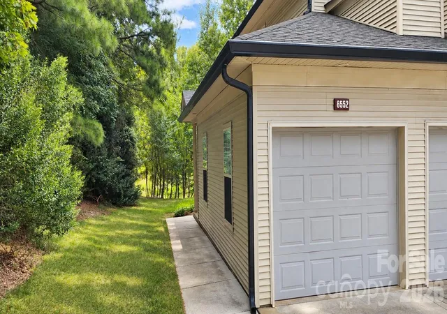 Listing Photo 5 - Condo for sale in building located at 6552 Quarterbridge Ln, Charlotte, NC 28262