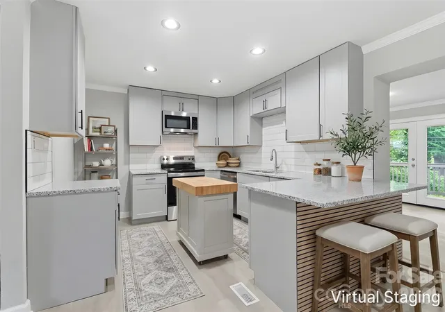 Photo 3 of Single family home for sale at 810 Echo Glen Rd, Charlotte, NC 28213 | MLS# 4386453 | Listing updated on 2026-08-28