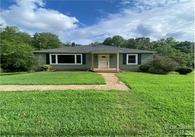 Photo 1 of Sale Pending at 3230 12th Avenue Se, Hickory, NC 28602 | MLS# 4386461 | Listing updated on 2026-09-29