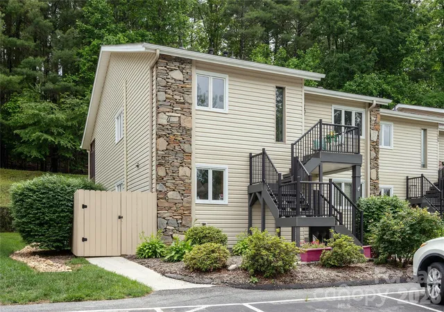 1st image of 580 Britton Creek Dr, Hendersonville, NC 28791 | MLS# 4386506