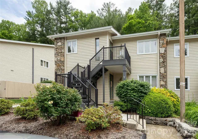 2nd image of 580 Britton Creek Dr, Hendersonville, NC 28791 | MLS# 4386506