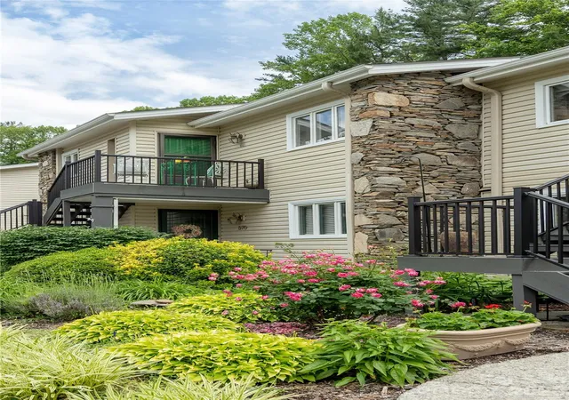 3rd image of 580 Britton Creek Dr, Hendersonville, NC 28791 | MLS# 4386506