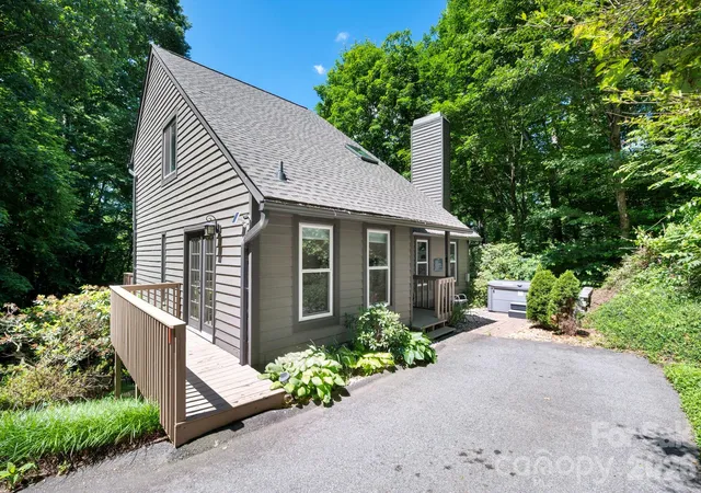 3rd image of 450 Elk Mountain Scenic Hwy, Asheville, NC 28804 | MLS# 4386554