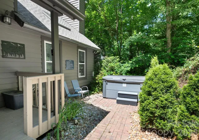 4th image of 450 Elk Mountain Scenic Hwy, Asheville, NC 28804 | MLS# 4386554