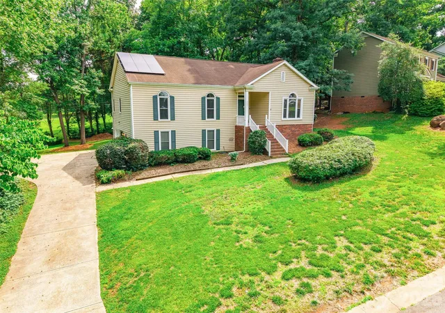 Photo 40 of Single family home for sale at 2001 Colony Hl Dr, Charlotte, NC 28214 | MLS# 4386555 | Listing updated on 2026-07-23