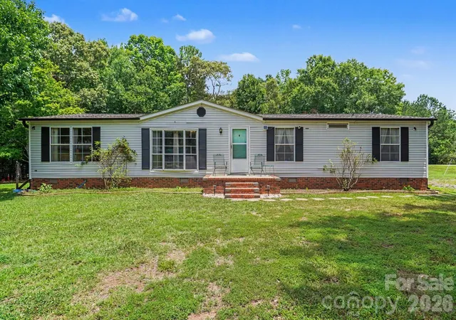 Photo 2 of Single family home for sale at 4665 Blade Run Rd, Edgemoor, SC 29712 | MLS# 4386564 | Listing updated on 2026-08-14
