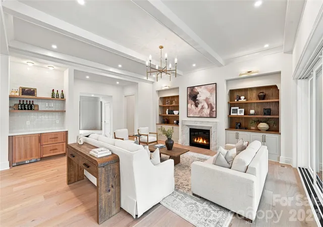 Photo 4 of Single family home for sale at 125 Randstone Ct, Charlotte, NC 28211 | MLS# 4386565 | Listing updated on 2026-08-30