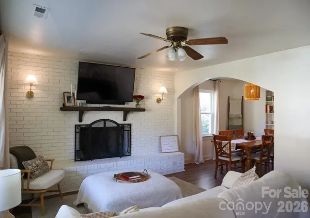 5th image of 205 Old Fort Rd, Fairview, NC 28730 | MLS# 4386603