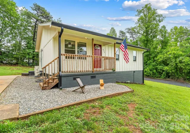 Homes for sale in Nebo, NC | 825 S Creek Rd, Nebo, NC 28761 | MLS# 4386618