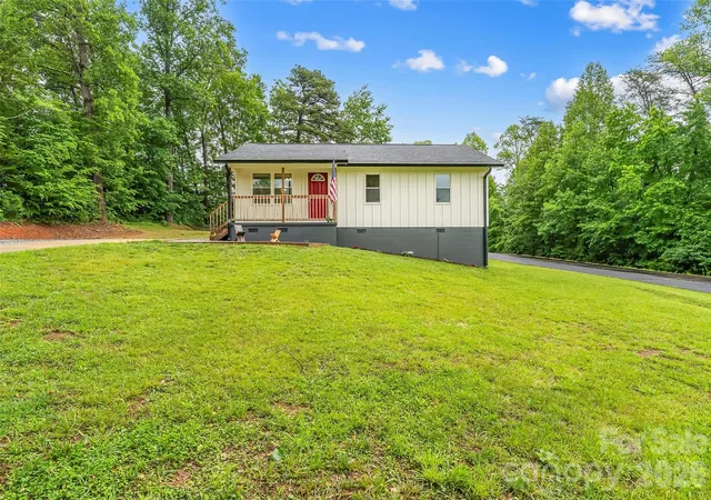Homes for sale in Nebo, NC | 825 S Creek Rd, Nebo, NC 28761 | MLS# 4386618