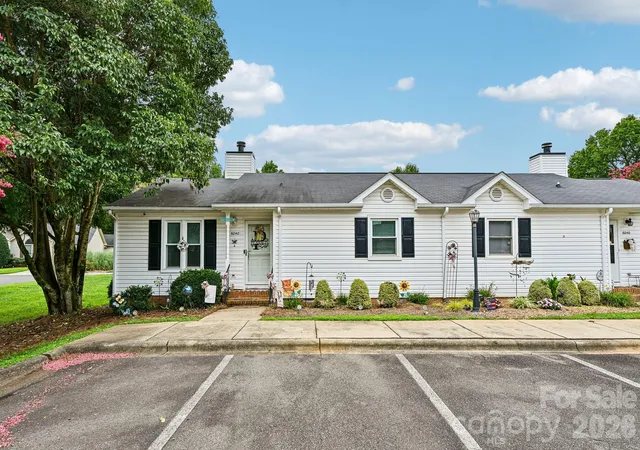 1st image of 6042 Crape Myrtle Ln, Charlotte, NC 28216 | MLS# 4386655