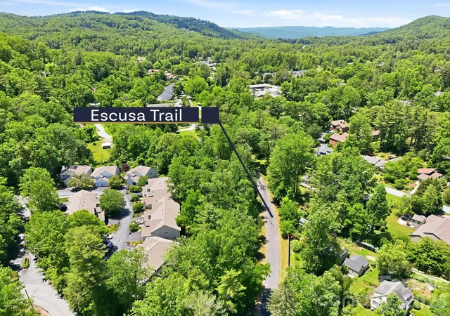 2nd image of 135 Ewarts Pond Rd, Hendersonville, NC 28739