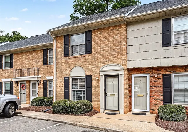 Homes for sale in Charlotte, NC | 3720 Park Rd, Charlotte, NC 28209