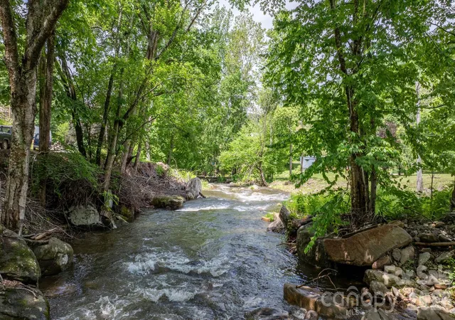 Homes for sale in Bakersville, NC | 3206 Fork Mountain Rd, Bakersville, NC 28705 | MLS# 4386731