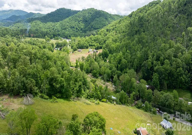 Homes for sale in Bakersville, NC | 3206 Fork Mountain Rd, Bakersville, NC 28705 | MLS# 4386731