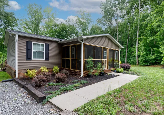 Photo 2 of Sale Pending at 652 Sutton Spring Rd, York, SC 29745 | MLS# 4386775 | Listing updated on 2026-06-01