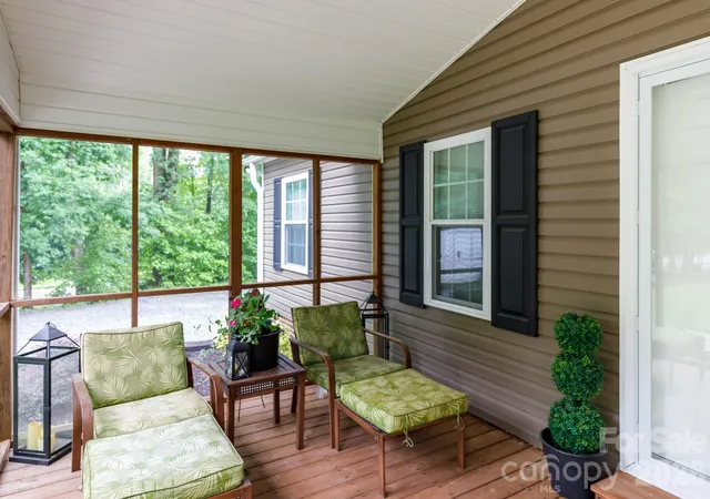 Photo 3 of Sale Pending at 652 Sutton Spring Rd, York, SC 29745 | MLS# 4386775 | Listing updated on 2026-06-01
