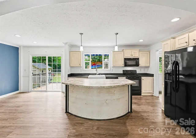 Photo 4 of Single family home for sale at 11913 Platon Ave, Huntersville, NC 28078 | MLS# 4386789 | Listing updated on 2026-08-10