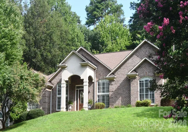 Photo 1 of Single family home for sale at 116 28th Avenue Nw, Hickory, NC 28601 | MLS# 4386796 | Listing updated on 2026-08-29