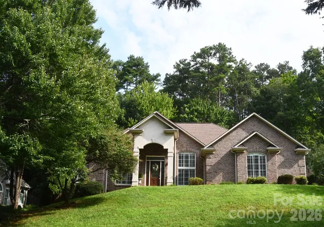 Photo 2 of Single family home for sale at 116 28th Avenue Nw, Hickory, NC 28601 | MLS# 4386796 | Listing updated on 2026-08-29