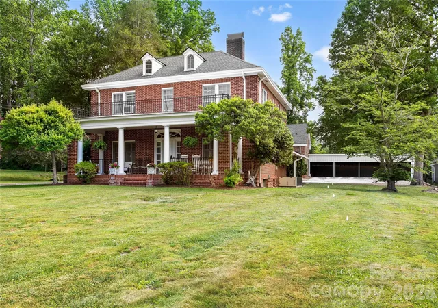 Photo 3 of Single family home for sale at 1518 Greenville Hwy, Hendersonville, NC 28792 | MLS# 4386828 | Listing updated on 2026-08-18