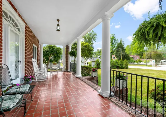 Photo 3 of Single family home for sale at 1518 Greenville Hwy, Hendersonville, NC 28792 | MLS# 4386828 | Listing updated on 2026-08-18