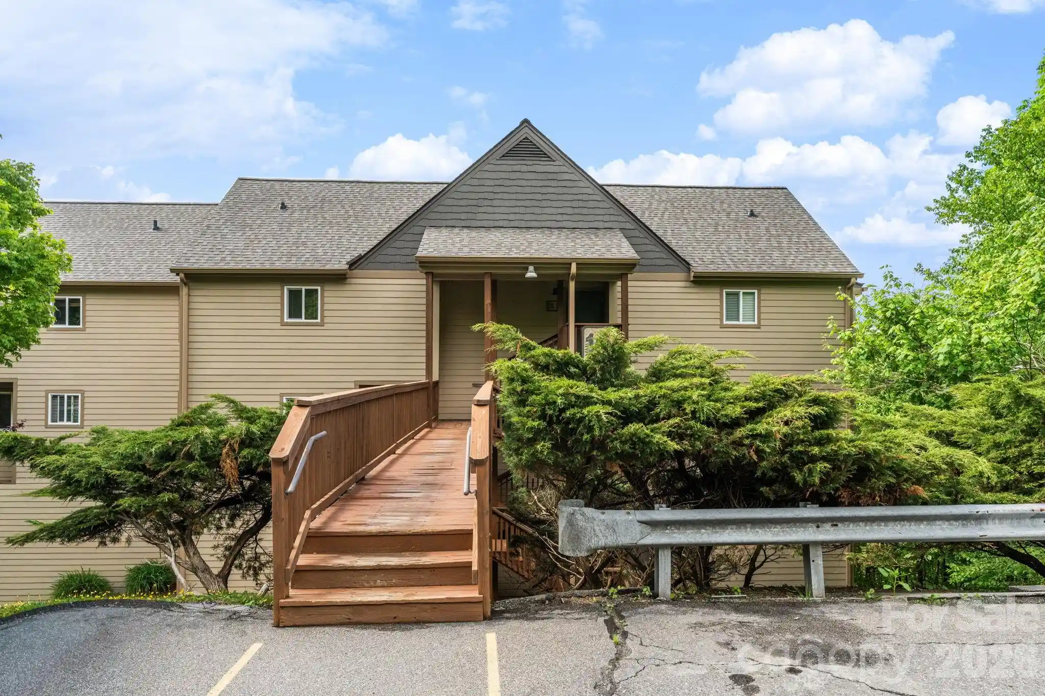 Listing Photo 2 - Condo for sale in 110 Sugar Ski Dr located at 110 Sugar Ski Dr, Sugar Mountain, NC 28604 - Unit #10-401