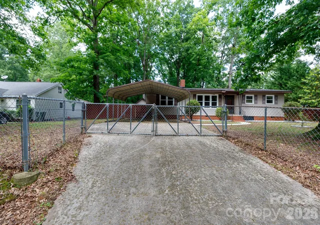 2nd image of 202 Woodlawn Dr, York, SC 29745 | MLS# 4386882