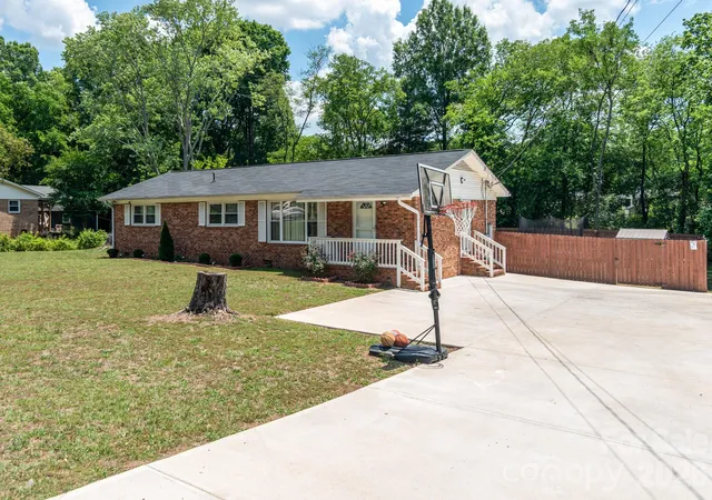 Homes for sale in Concord, NC | 1121 Rembrandt Dr Sw, Concord, NC 28027 | MLS# 4386886