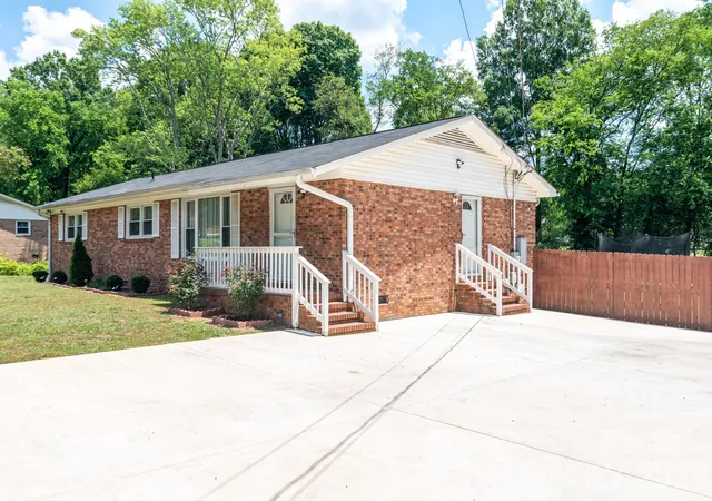 Homes for sale in Concord, NC | 1121 Rembrandt Dr Sw, Concord, NC 28027 | MLS# 4386886