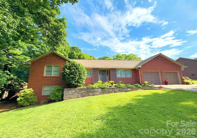 Photo 2 of Sale Pending at 7029 Forest Hills Dr, Denver, NC 28037 | MLS# 4386920 | Listing updated on 2026-09-20