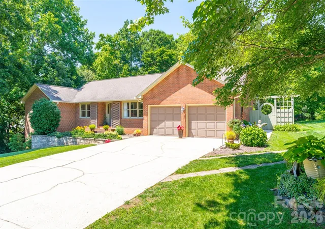 Photo 3 of Sale Pending at 7029 Forest Hills Dr, Denver, NC 28037 | MLS# 4386920 | Listing updated on 2026-09-20