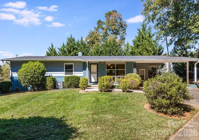 Photo 1 of Multi family home for sale at 26 Elkmont Dr, Asheville, NC 28804 | MLS# 4386925 | Listing updated on 2026-09-29