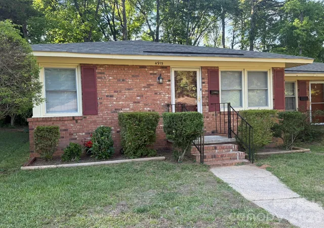 Listing Photo 2 - Condo for sale in building located at 4915 Malibu Dr, Charlotte, NC 28215 - Unit #